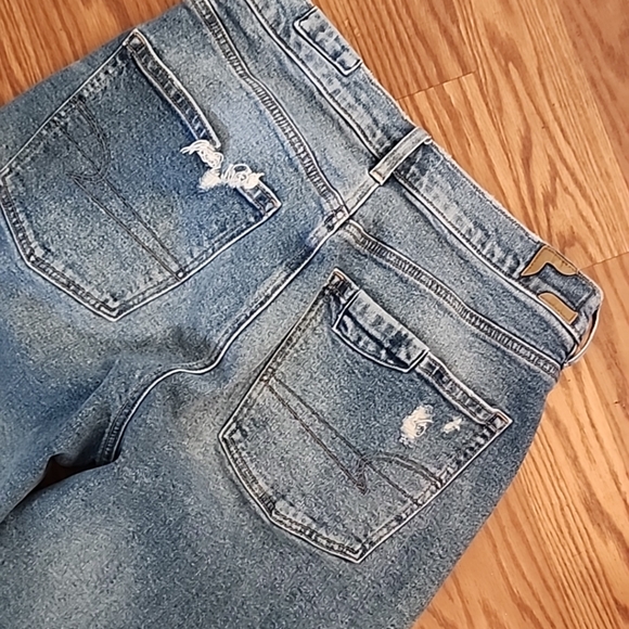 American Eagle High Rise Baggy Straight Distressed Blue Jeans. Size 8Long - Picture 9 of 13